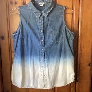 Levi’s denim cowgirl sleeveless snap shirt..great shape large